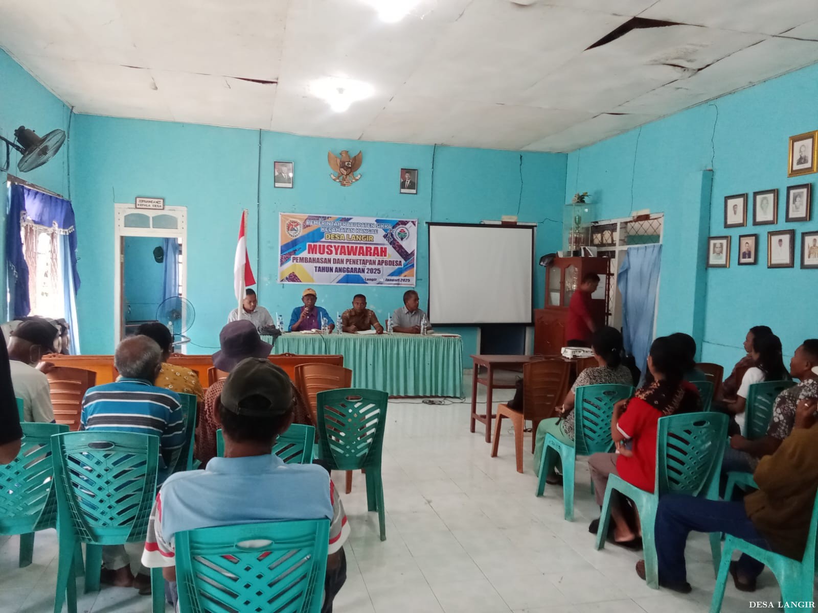 MUSYAWARAH PEMBAHASAN DAN PENETAPAN APBDES DESA LANGIR TAHUN ANGGARAN 2025