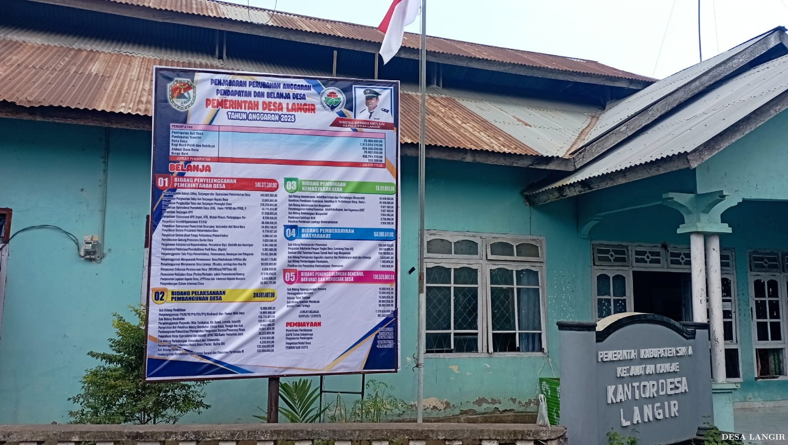 PEMASANGAN BALIHO APBDES PERUBAHAN DESA LANGIR TAHUN 2025